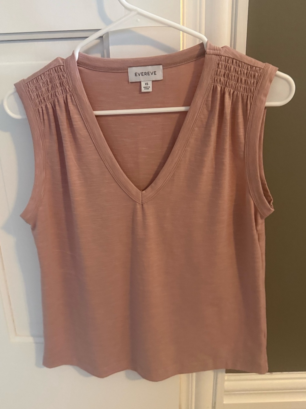 Evereve vneck tank top